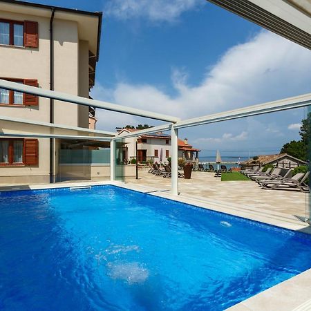 Apartmani Sidro Malinska Exteriör bild