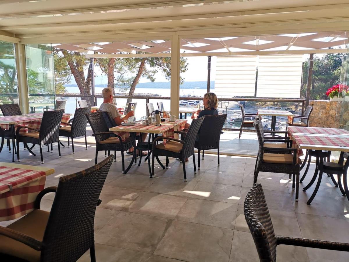 Apartmani Sidro Malinska Exteriör bild