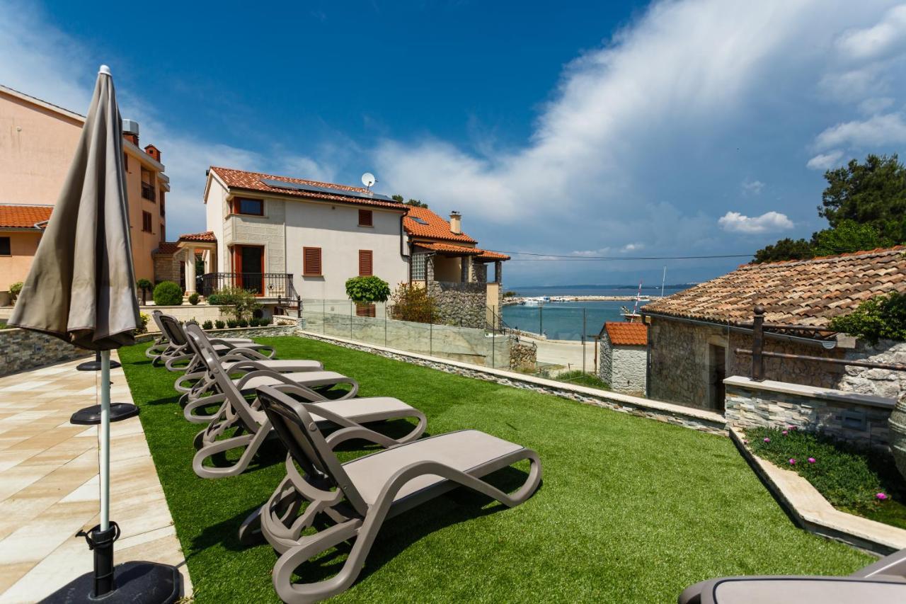 Apartmani Sidro Malinska Exteriör bild