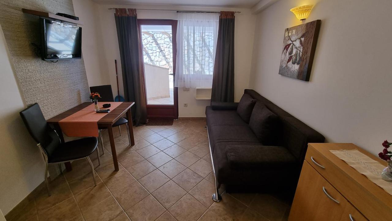 Apartmani Sidro Malinska Exteriör bild